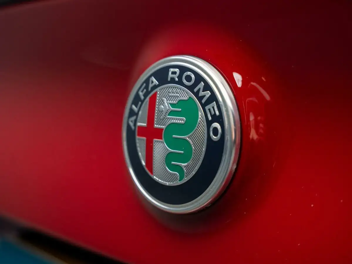 2022-alfa-romeo-giulia-29-biturbo-quadrifoglio-big-40