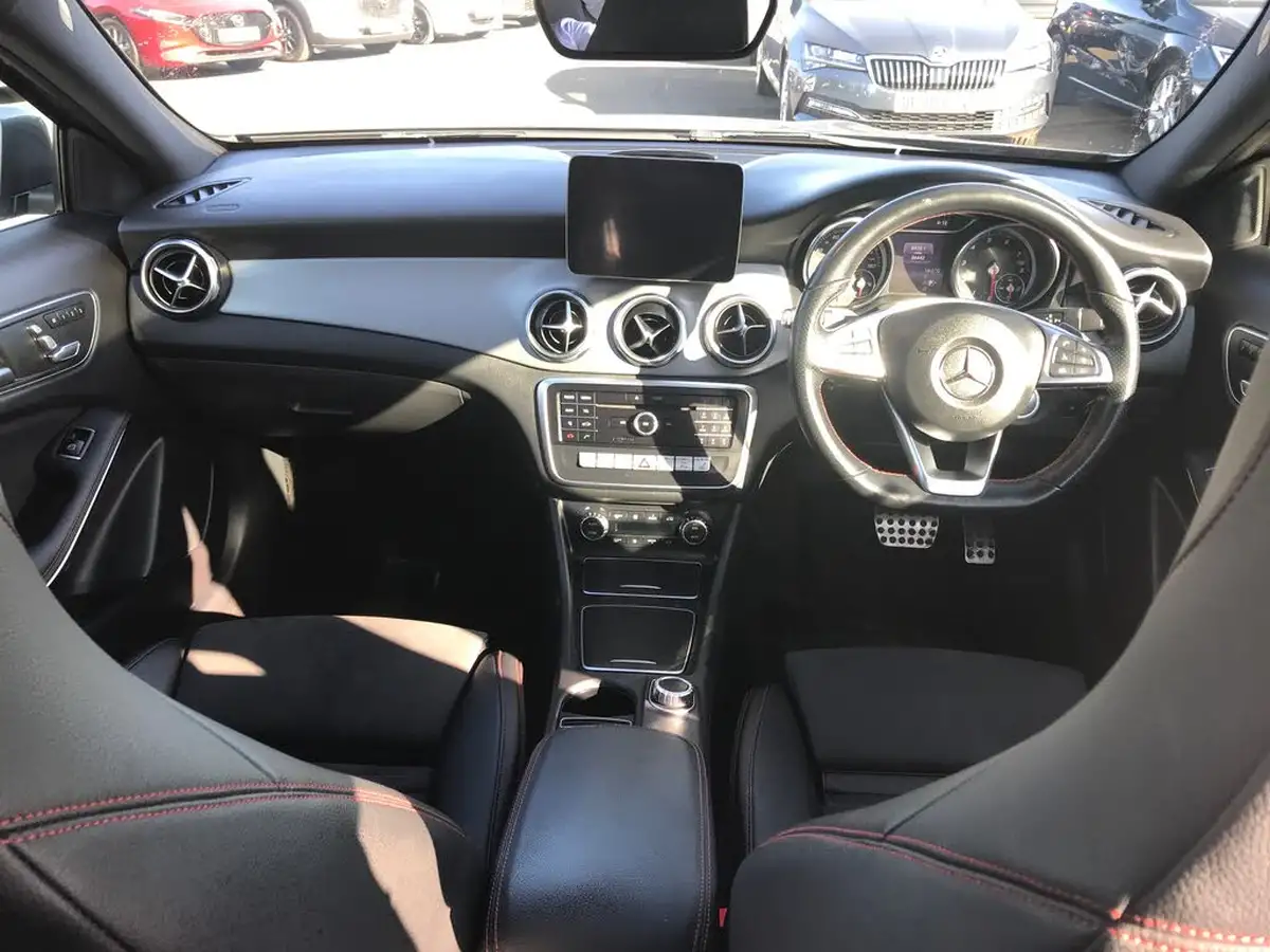 2020-mercedes-benz-gla-class-16-gla-200-amg-line-edition-plus-7g-dct-big-3