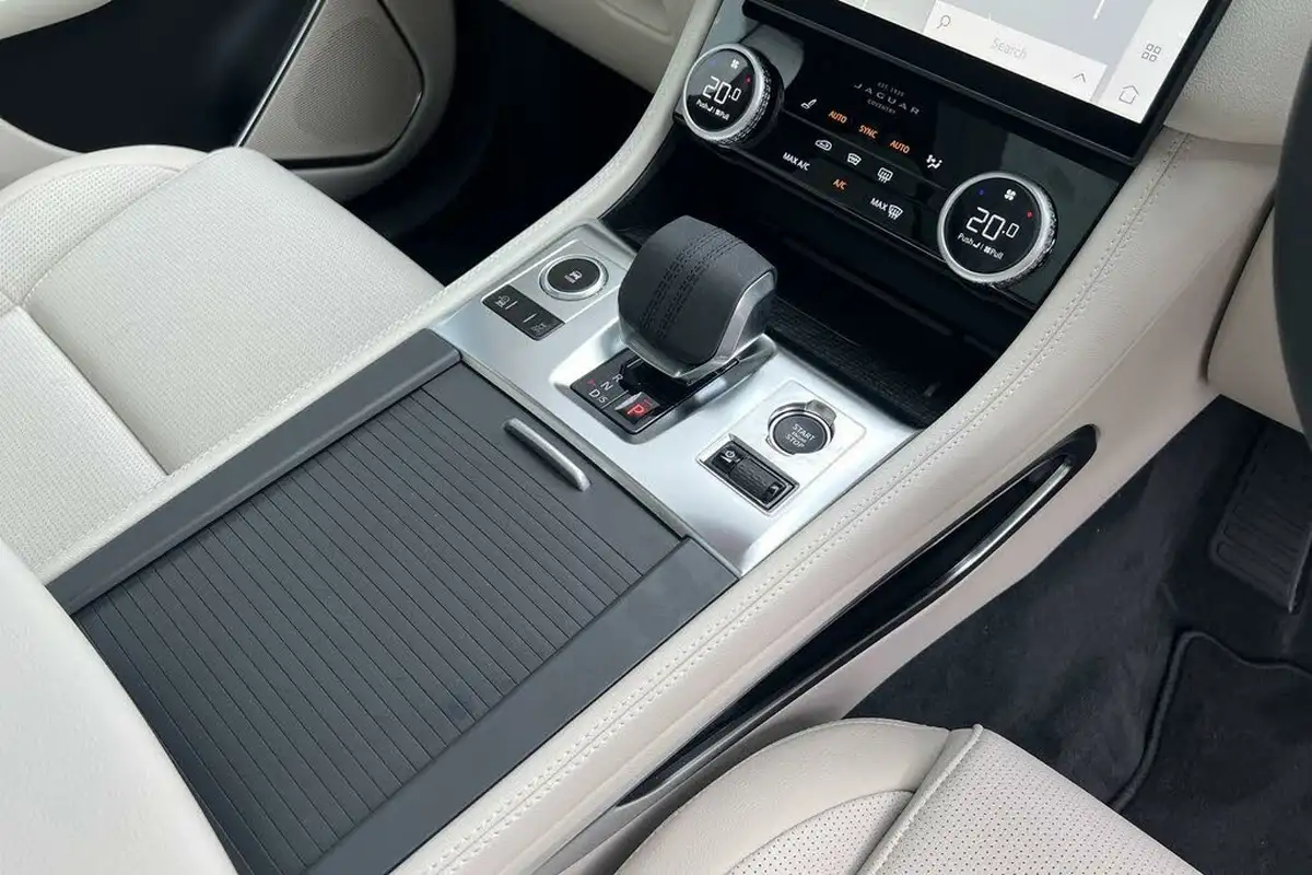 2024-jaguar-f-pace-20-d200-r-dynamic-se-black-90th-anniversary-edition-big-22