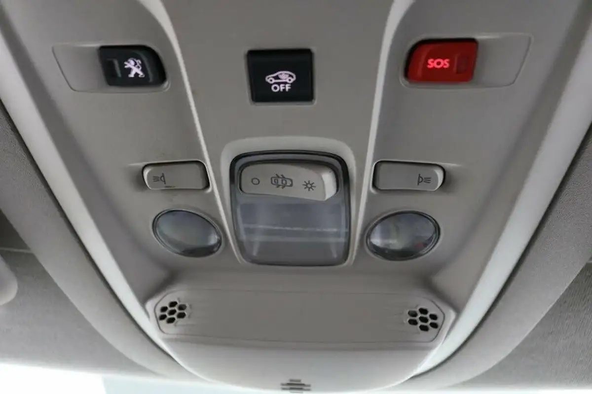 2019-peugeot-partner-15-bluehdi-1000-professional-100ps-eu6dt-panel-big-25