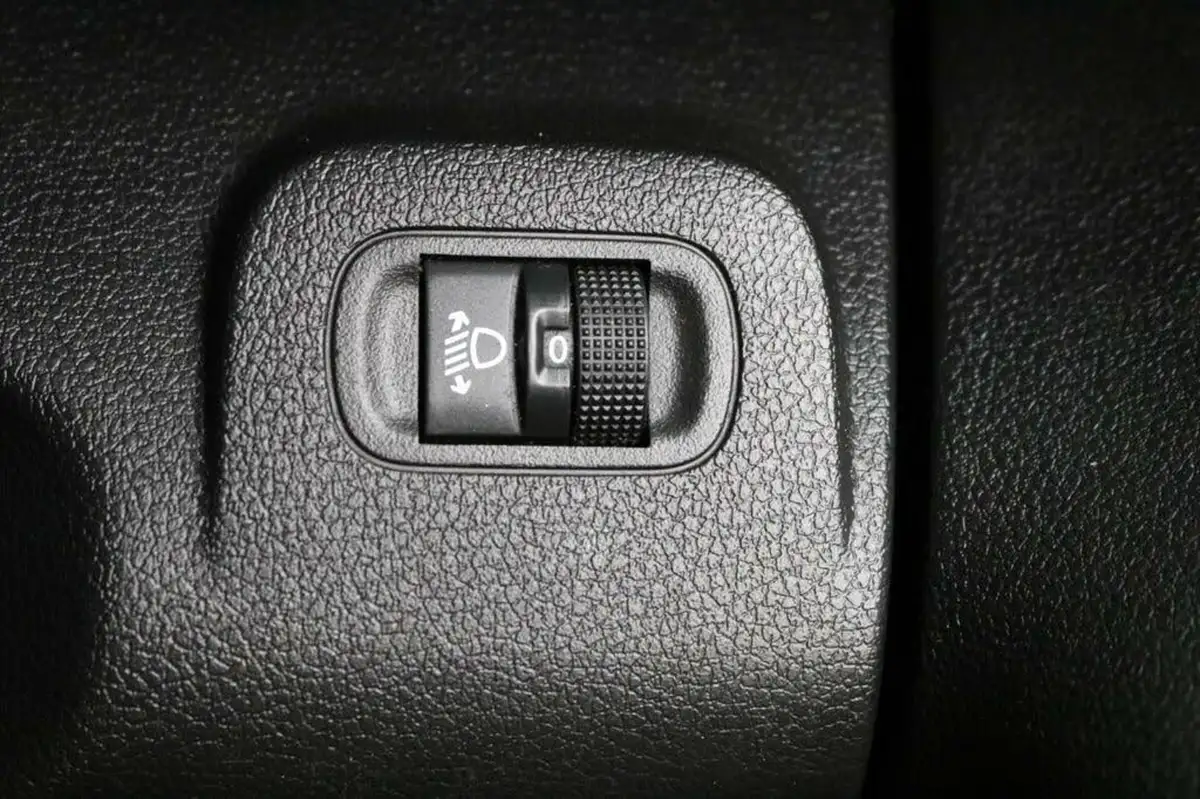 2019-peugeot-partner-15-bluehdi-1000-professional-100ps-eu6dt-panel-big-46