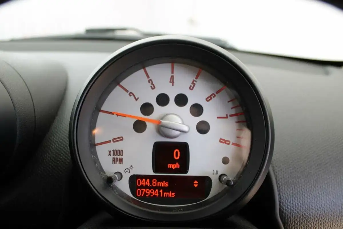 2013-mini-countryman-16-cooper-pepper-big-34