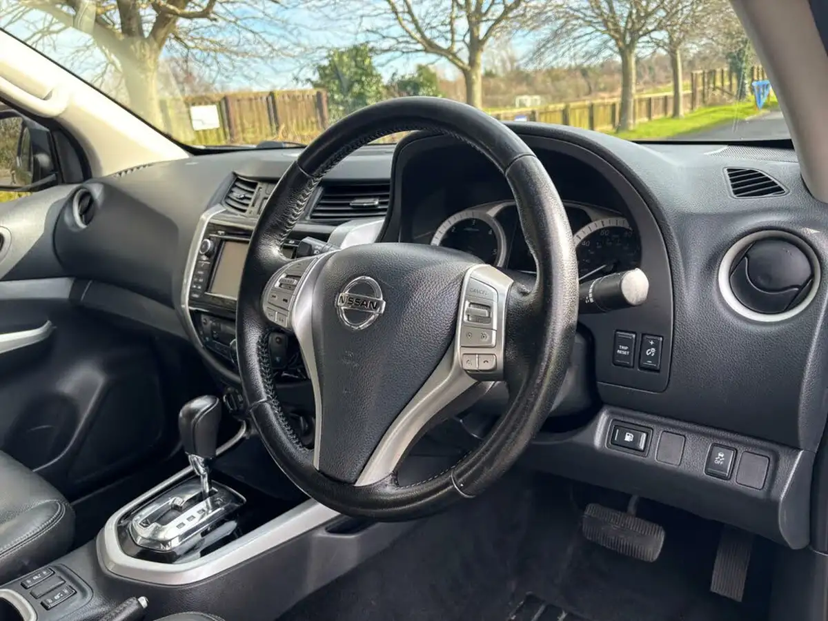 2019-nissan-navara-23dci-tekna-auto-big-8