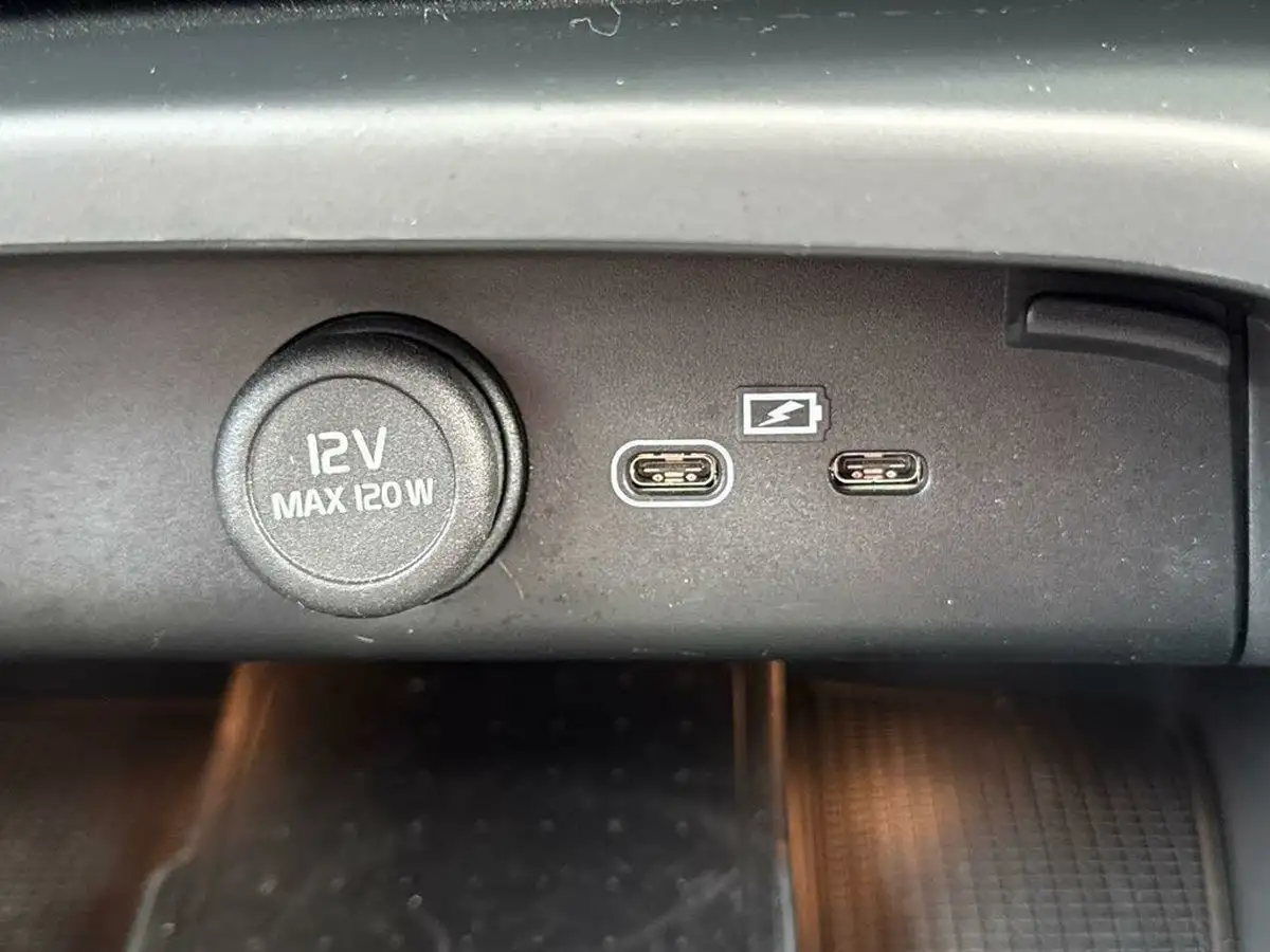 2022-volvo-xc40-20-b4-plus-awd-big-23