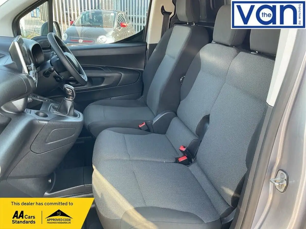 2021-citroen-berlingo-15bluehdi-1000-enterprise-100pseu6dt-e-ss-panel-big-13