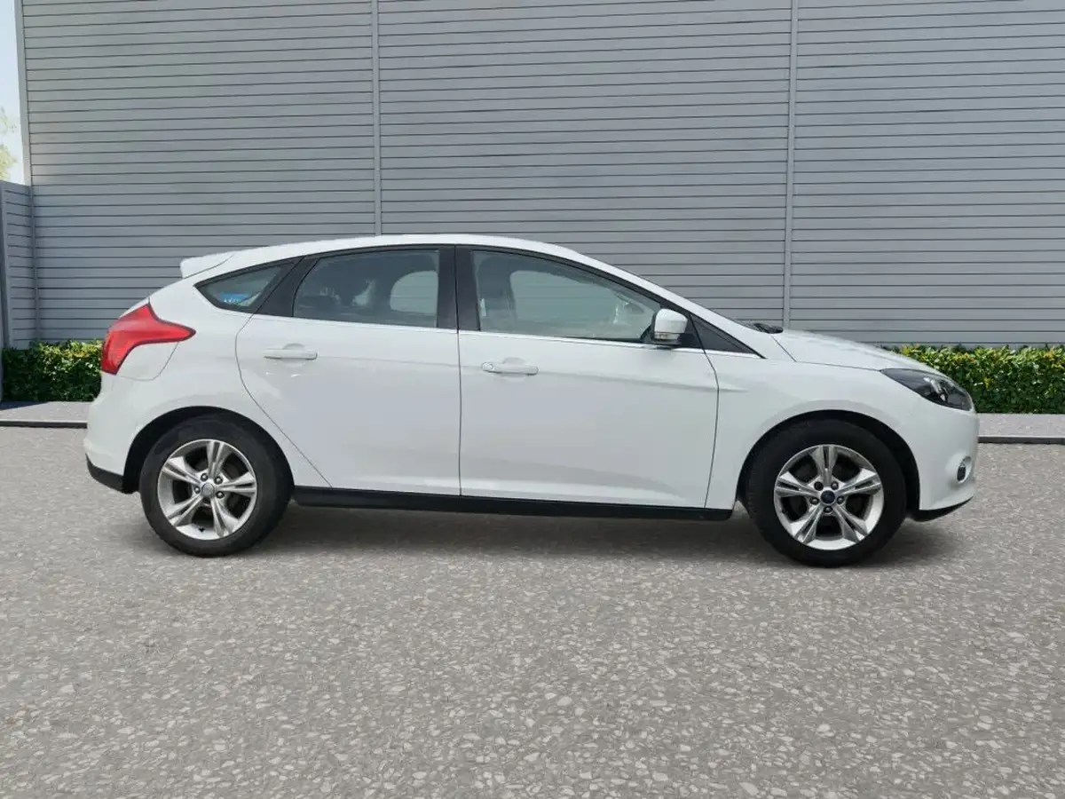 2013-ford-focus-16tdci-zetec-115ps-hatchback-big-3