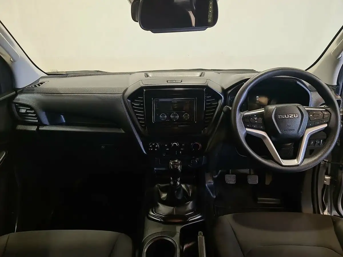 2023-isuzu-d-max-19td-utility-4x4-double-rear-differential-lock-big-18