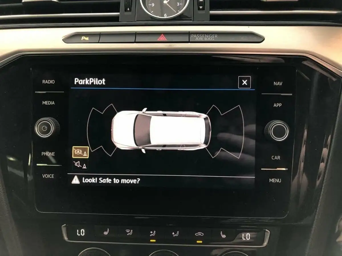 2018-volkswagen-passat-14-tsi-gte-estate-5d-big-26