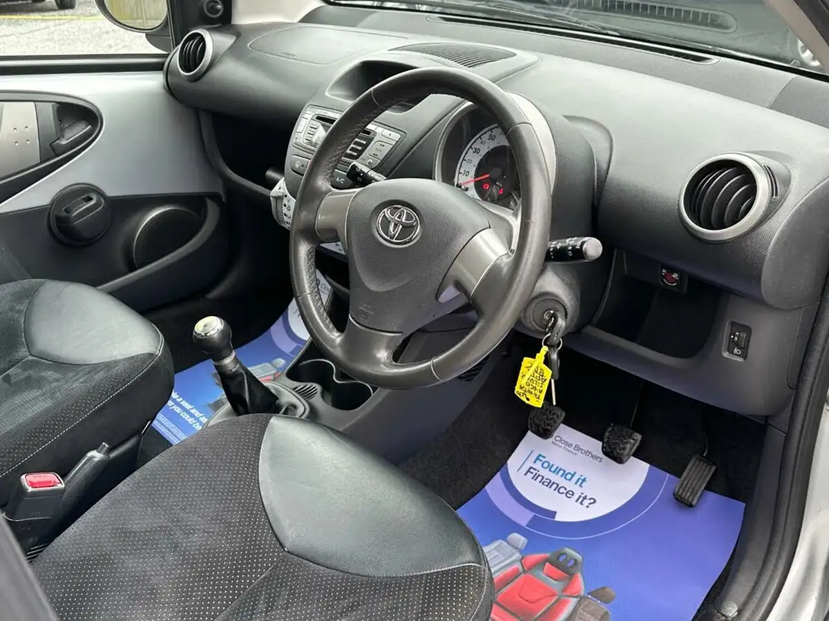 2013-toyota-aygo-10-aygo-ice-5d-big-9