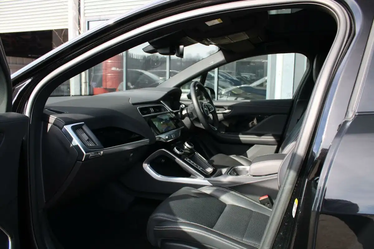 2021-jaguar-i-pace-ev400-hse-black-big-9