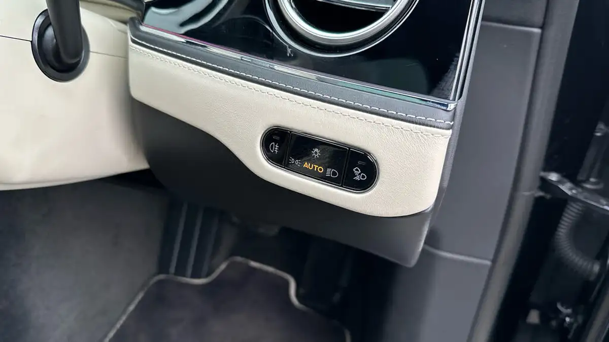 2023-bentley-flying-spur-40-v8-mulliner-big-20
