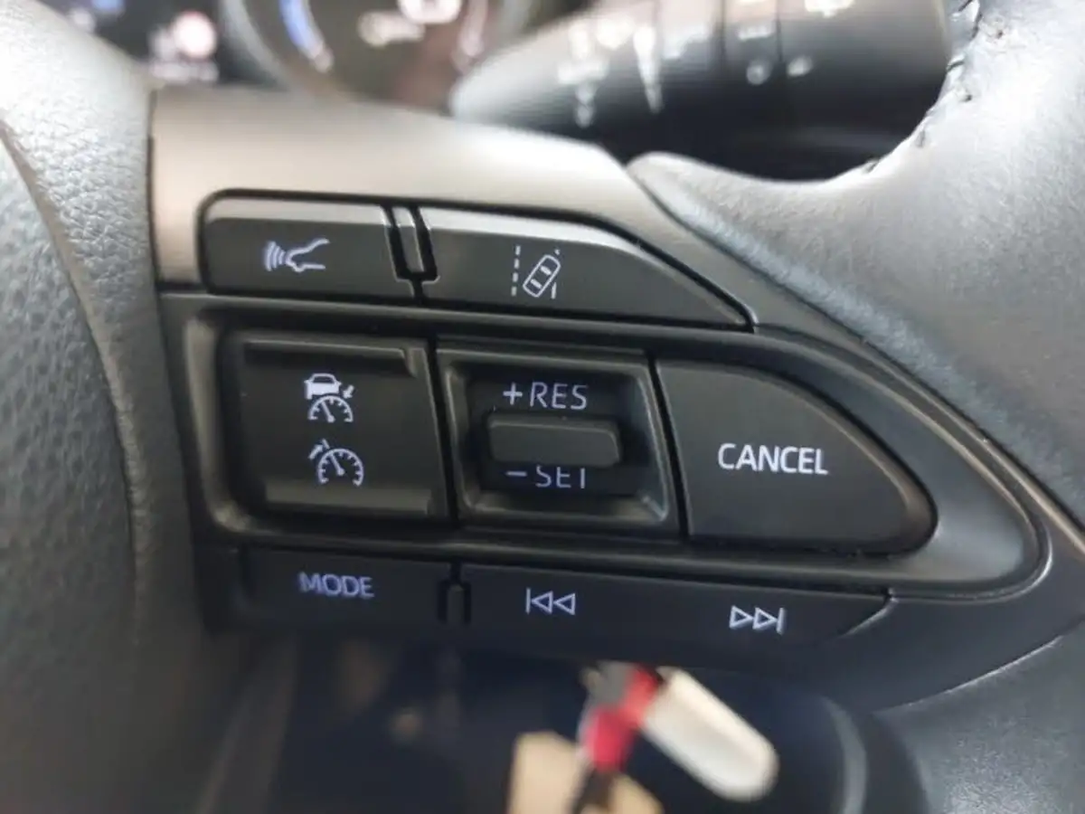 2021-toyota-yaris-15-vvt-i-design-big-14
