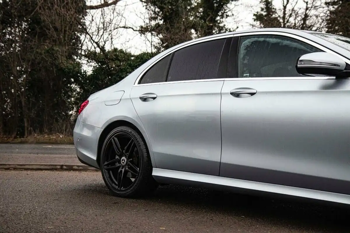 2016-mercedes-benz-e-class-20d-e220d-amg-line-ss-saloon-4d-big-11