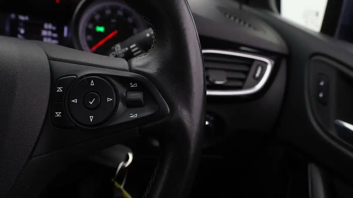 2018-vauxhall-astra-14i-16v-turbo-sri-vx-line-nav-big-22