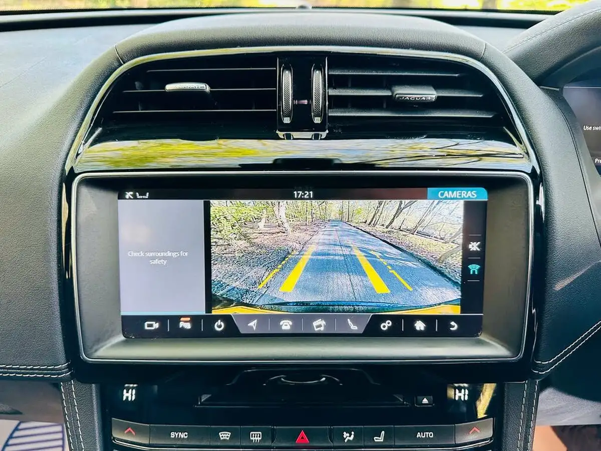2021-jaguar-f-pace-20i-chequered-flag-big-10