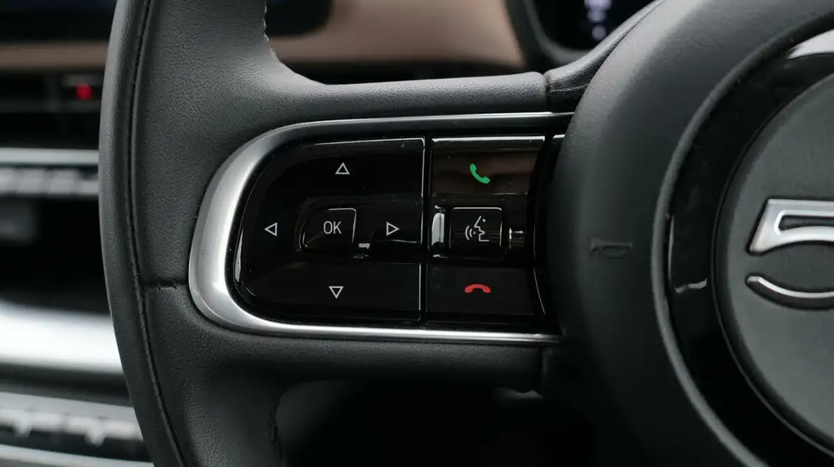 2021-fiat-500-e-icon-big-23