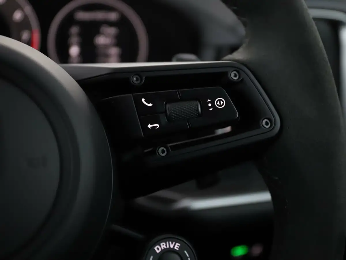 2025-porsche-cayenne-40-v8-s-coupe-big-25