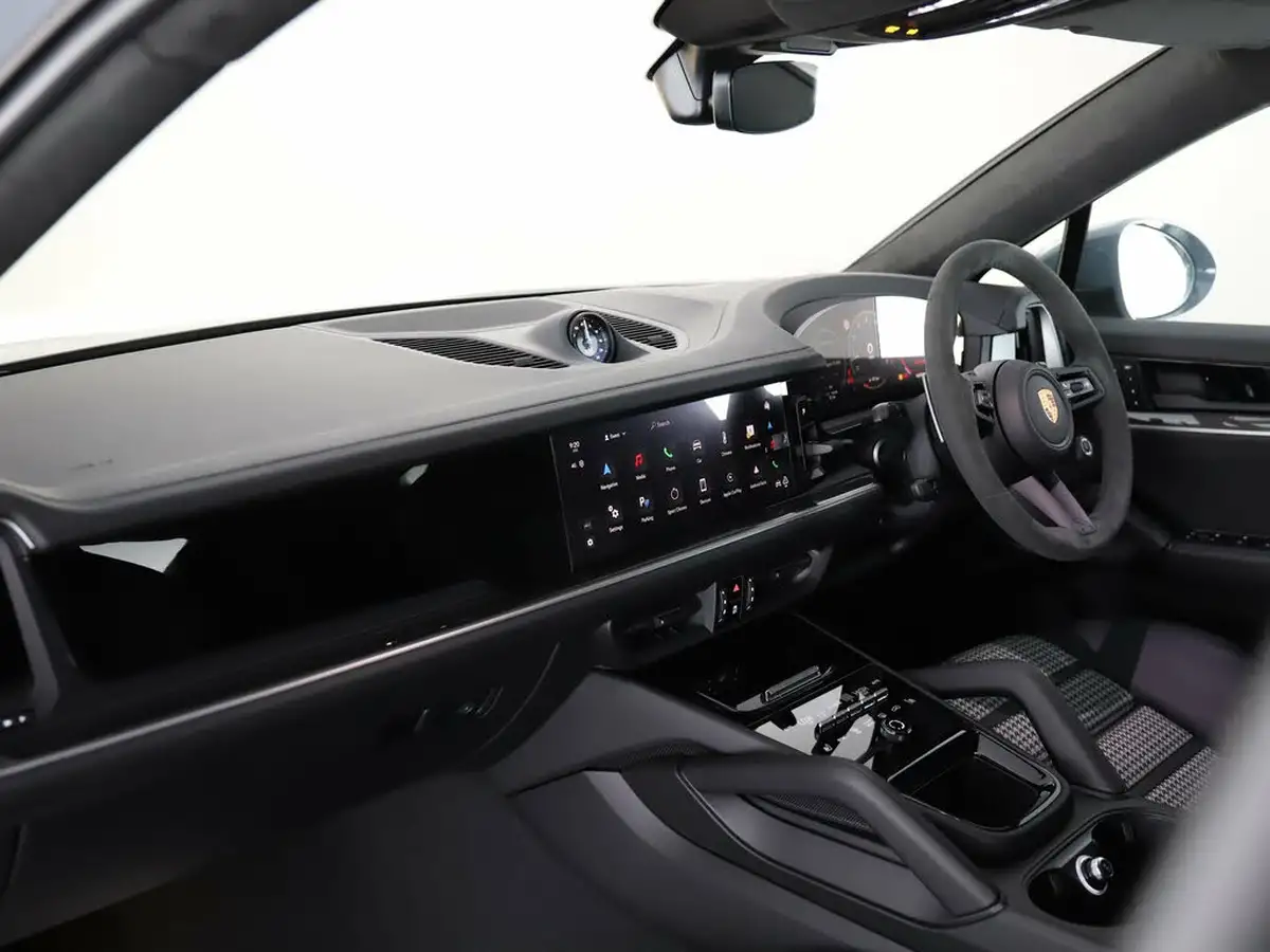 2025-porsche-cayenne-40-v8-s-coupe-big-2