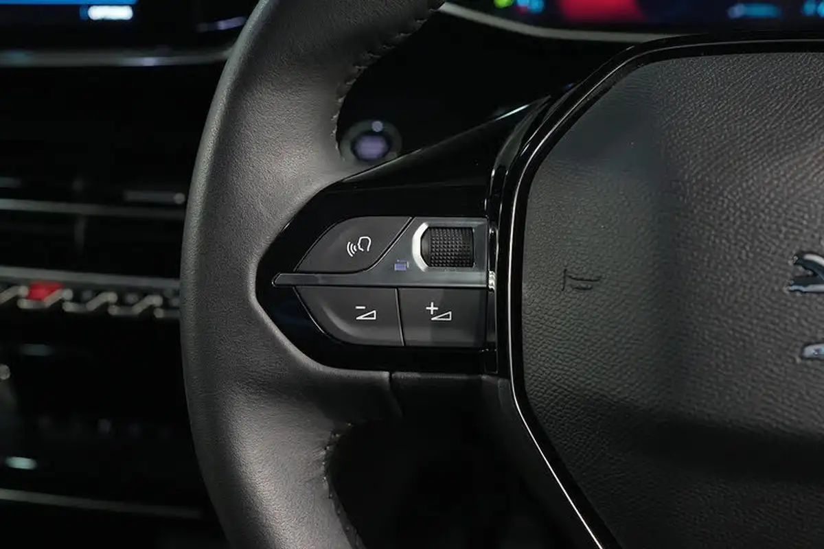 2021-peugeot-2008-suv-12-puretech-allure-premium-100bhp-big-30