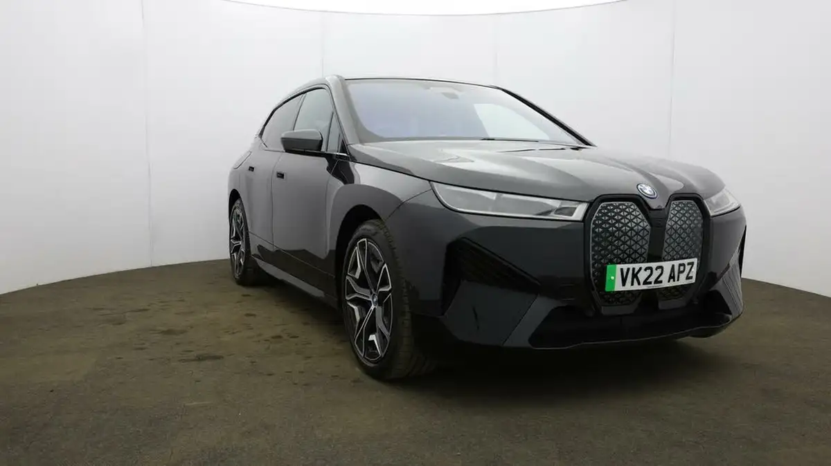 2022-bmw-ix-e-xdrive-50-m-sport-big-38