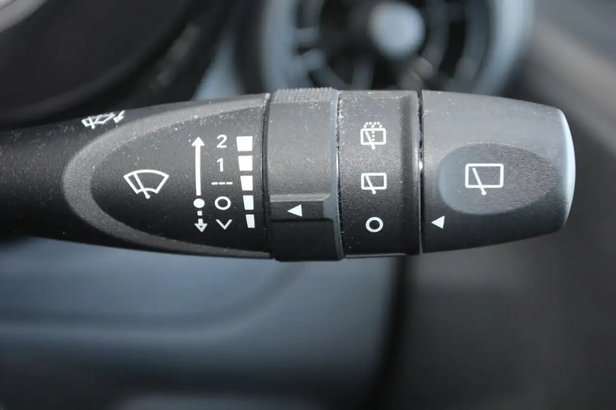2020-hyundai-i10-12-se-connect-auto-big-21