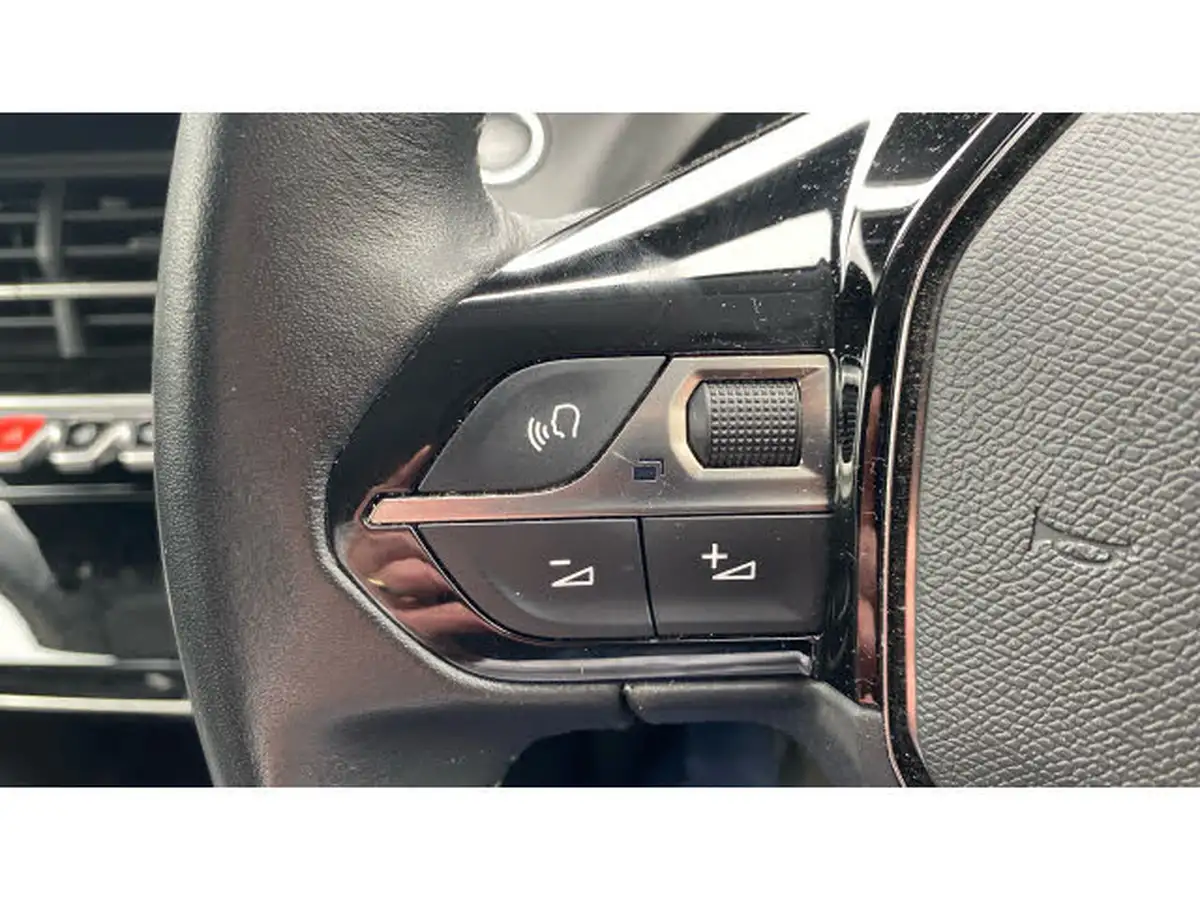2022-peugeot-2008-suv-12-puretech-allure-premium-100bhp-big-23