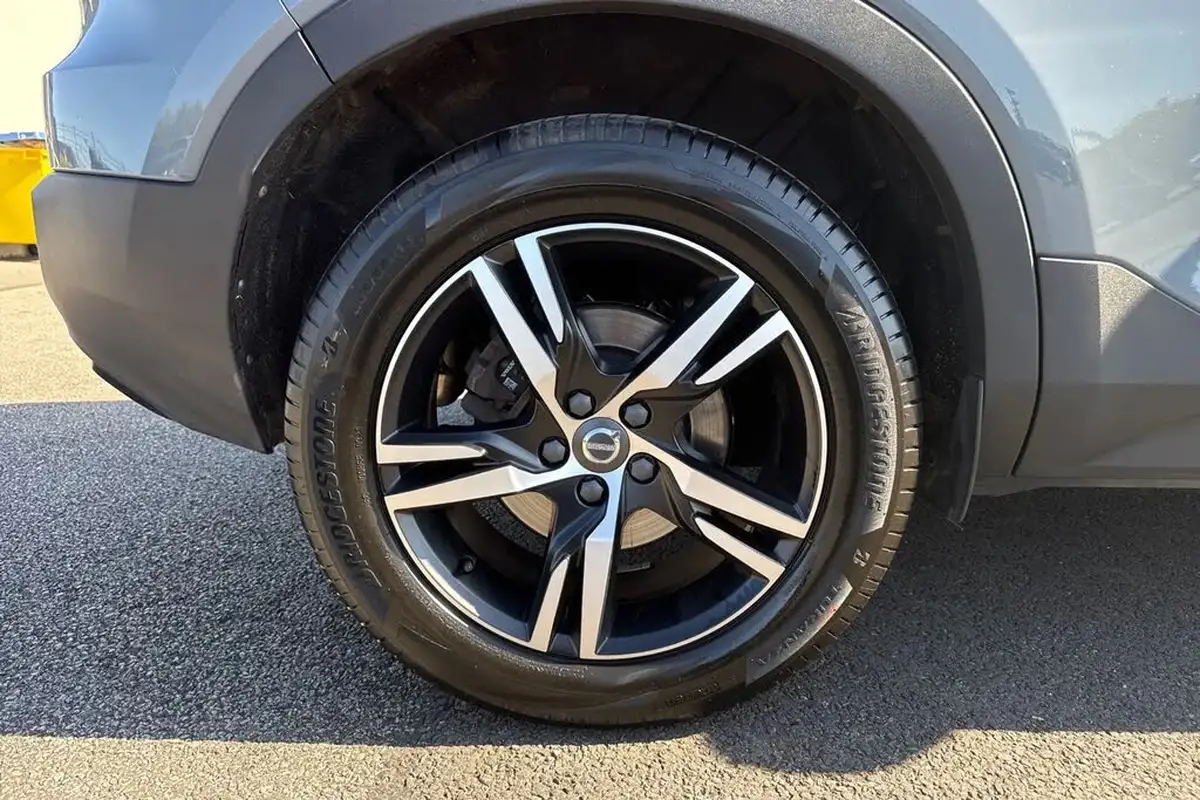 2020-volvo-xc40-20-b4-r-design-awd-big-10