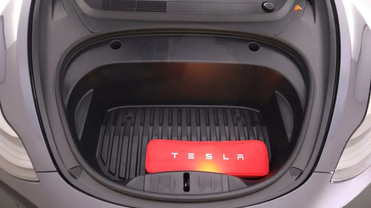 2020-tesla-model-3-e-long-range-big-19
