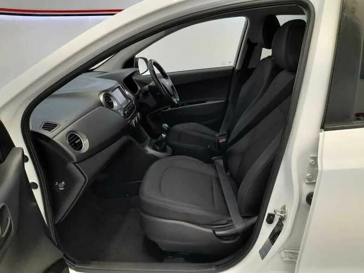 2019-hyundai-i10-10-play-big-28