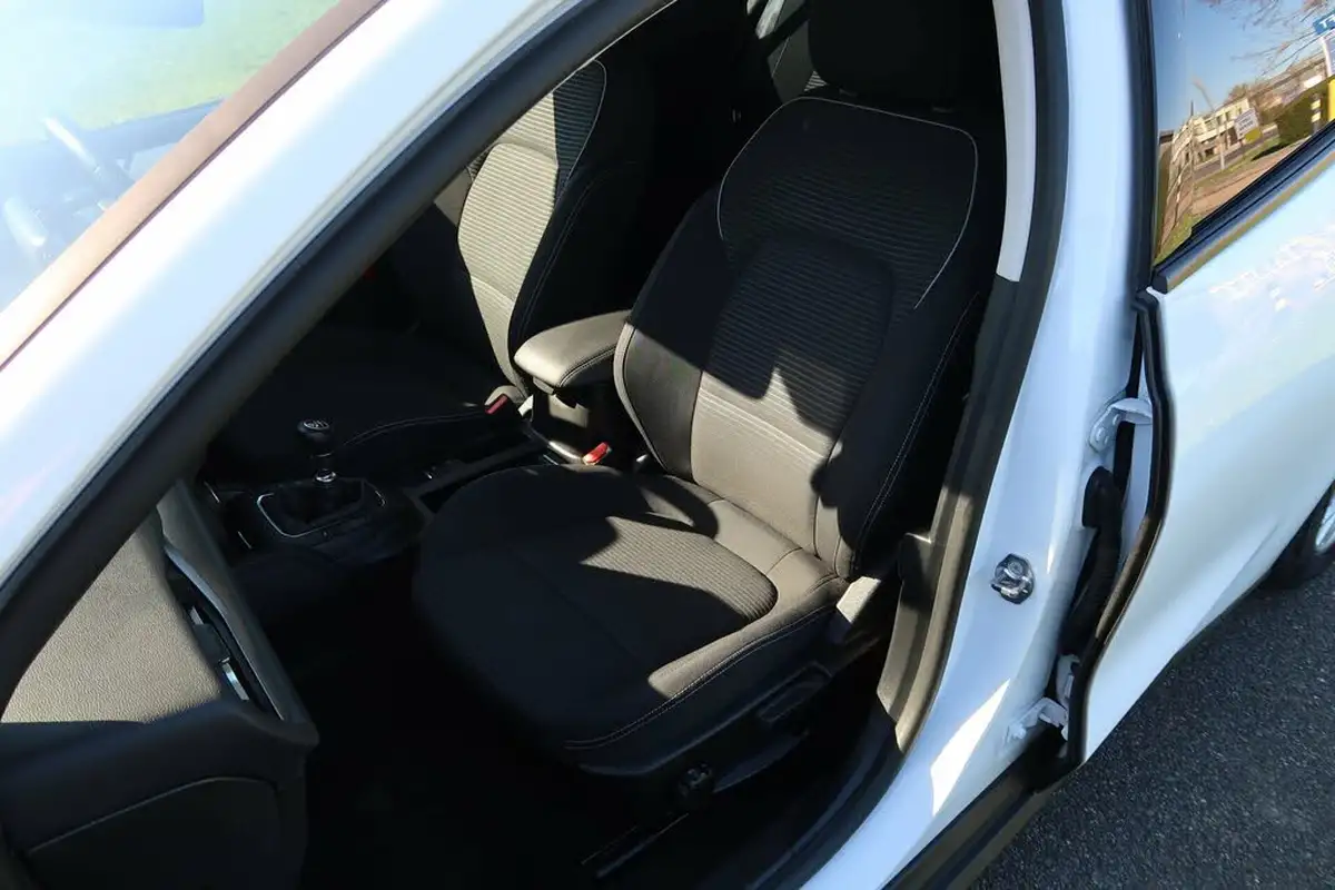 2019-ford-focus-10t-titanium-ss-hatchback-big-24