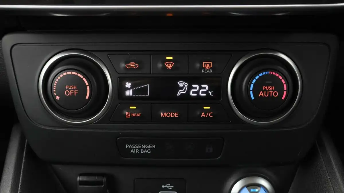 2021-nissan-leaf-e-acenta-big-11