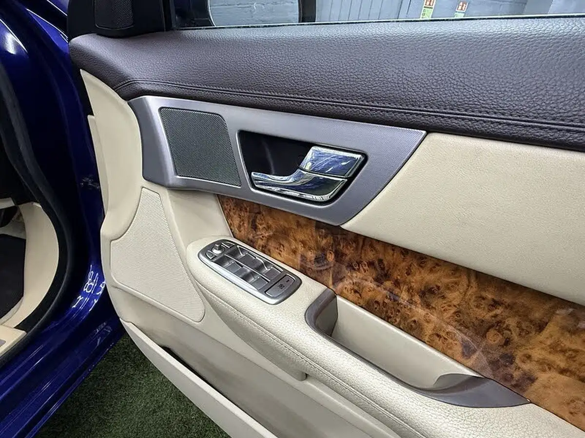2009-jaguar-xf-30td-luxury-big-15