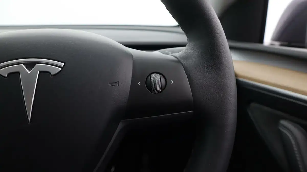 2022-tesla-model-y-e-long-range-big-26