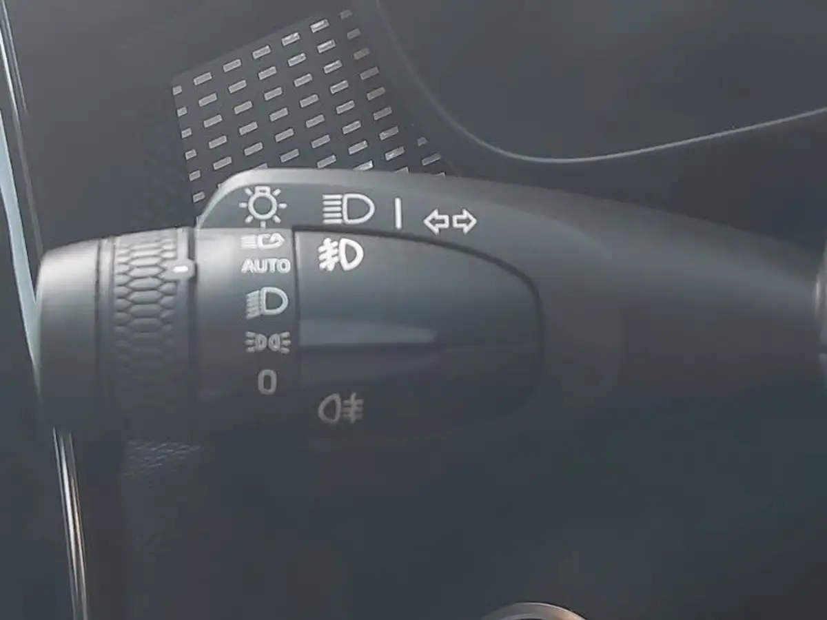 2021-volvo-xc40-15-t3-r-design-161bhp-big-14
