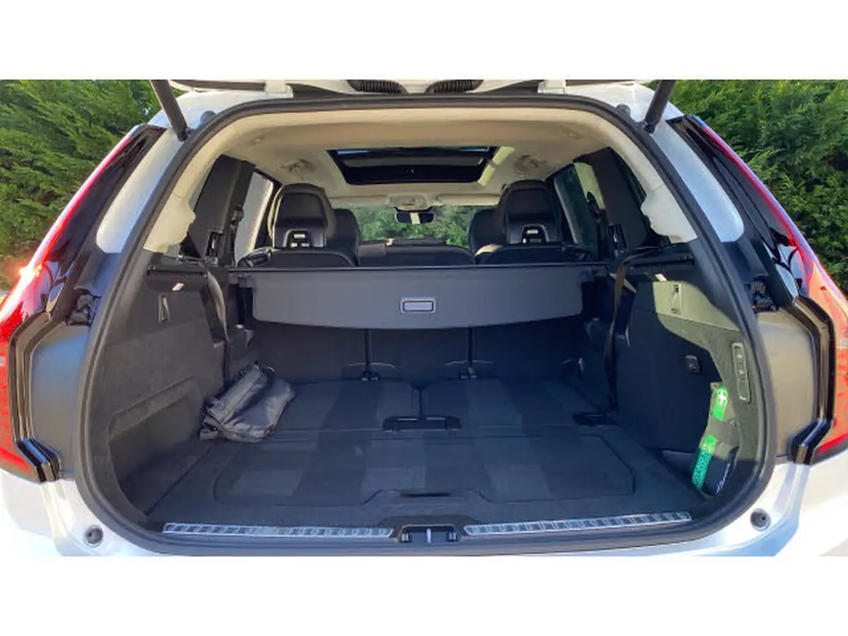 2024-volvo-xc90-20-b5-ultra-dark-big-16