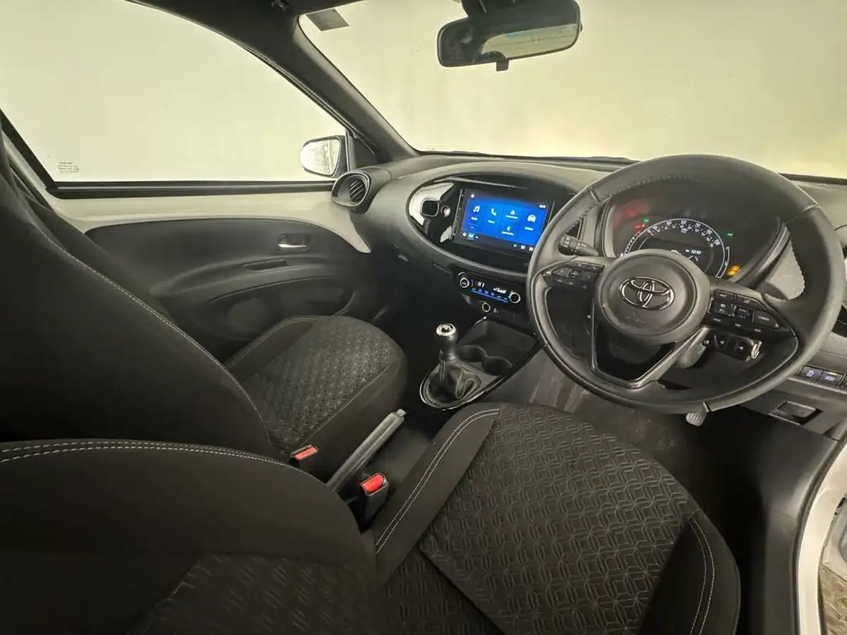 2024-toyota-aygo-x-10-vvt-i-edge-big-15