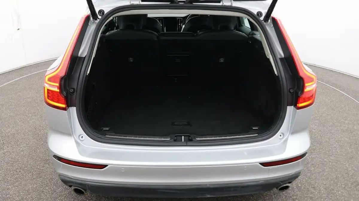 2021-volvo-v60-20td-b4-momentum-big-17