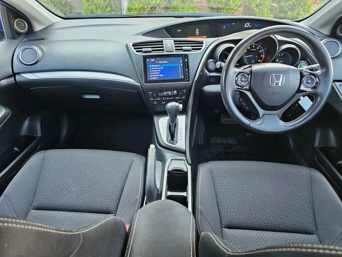 2015-honda-civic-18-se-plus-honda-connect-hatchback-auto-big-2