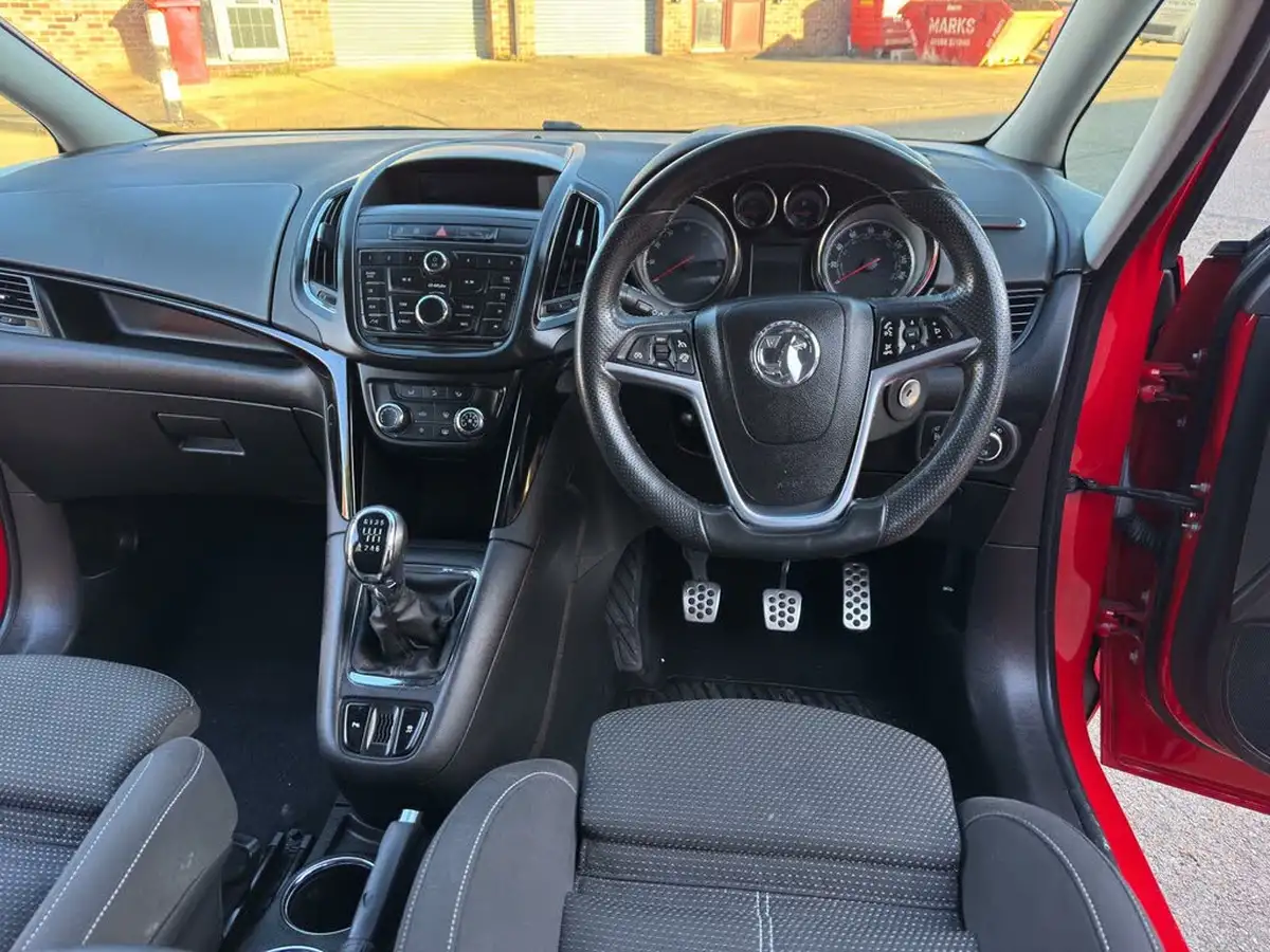 2016-vauxhall-zafira-tourer-14i-16v-turbo-sri-big-37