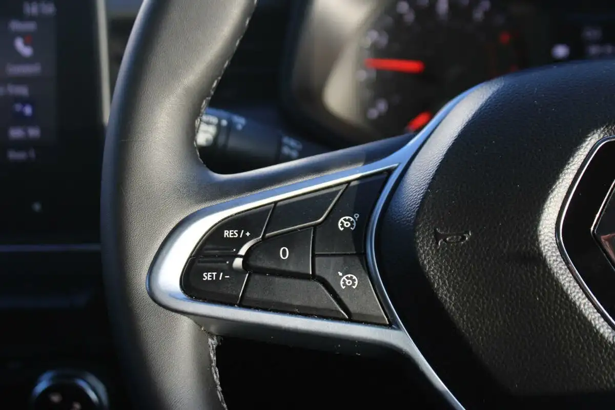 2021-renault-clio-10-tce-iconic-edition-big-23