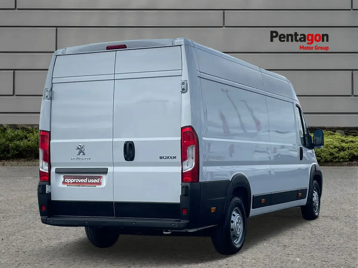 2023-peugeot-boxer-22-bluehdi-professional-premium-435-l4h2-big-3