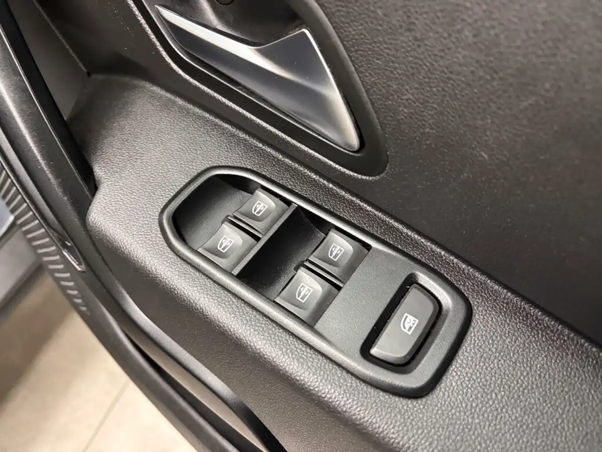 2021-dacia-duster-10-tce-comfort-100bhp-ss-station-wagon-5d-big-30