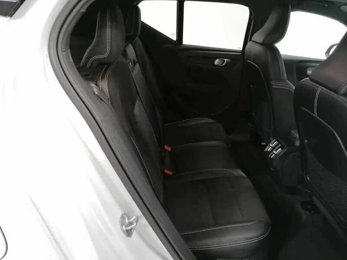 2020-volvo-xc40-15-t3-r-design-big-11