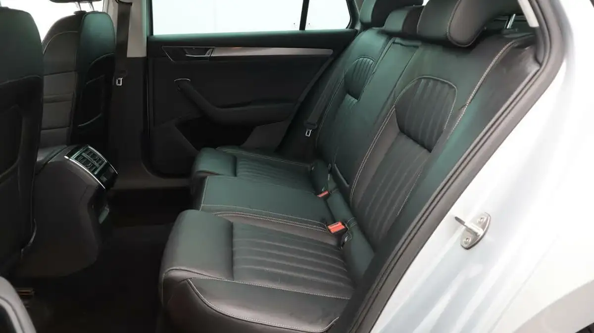 2019-skoda-superb-20-tsi-se-l-estate-big-16