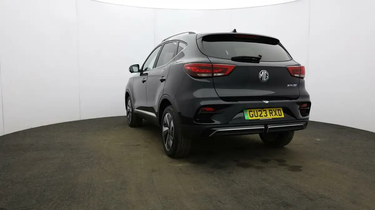 2023-mg-zs-suv-e-trophy-ev-156ps-long-range-big-23