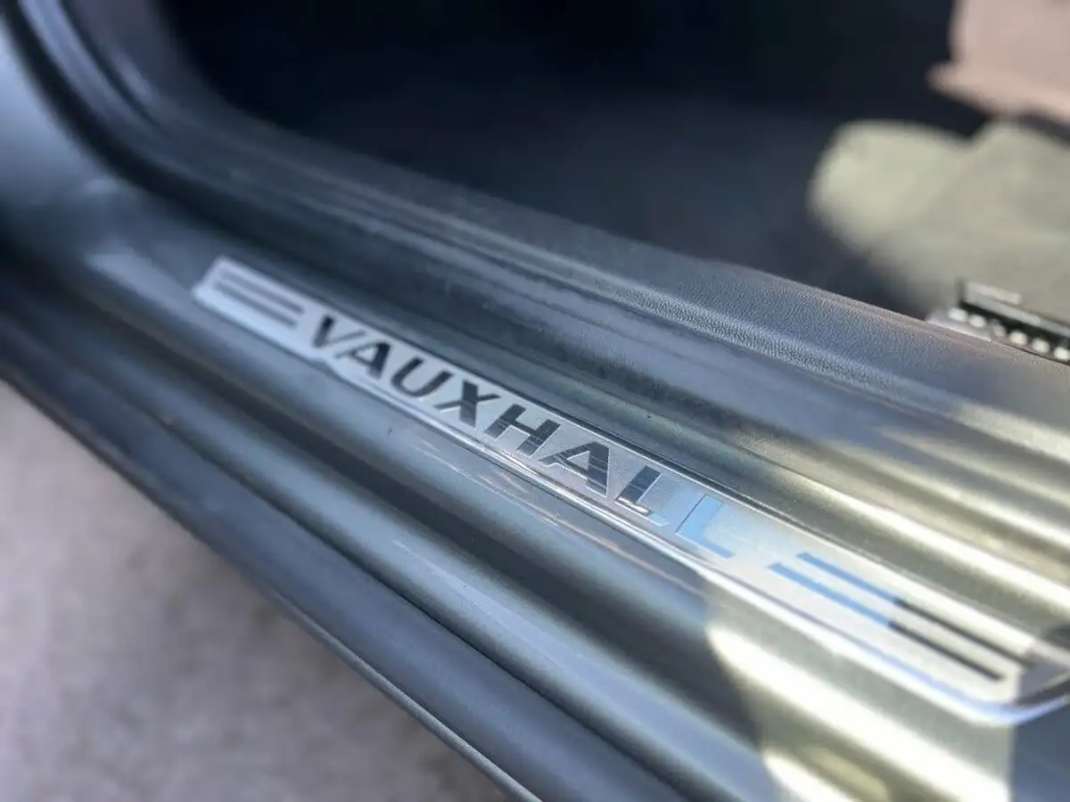 2018-vauxhall-insignia-grand-sport-16td-tech-line-nav-109ps-ecotec-big-27