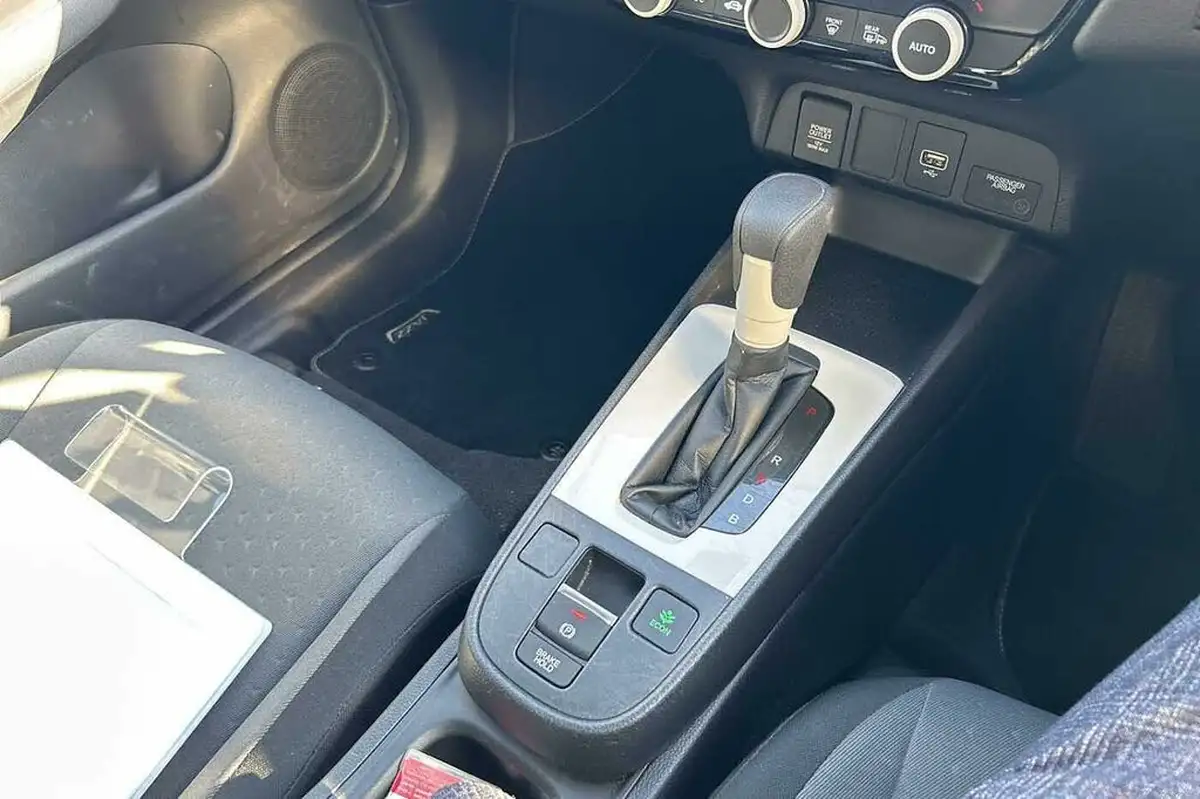 2021-honda-jazz-15-i-mmd-se-109ps-big-16