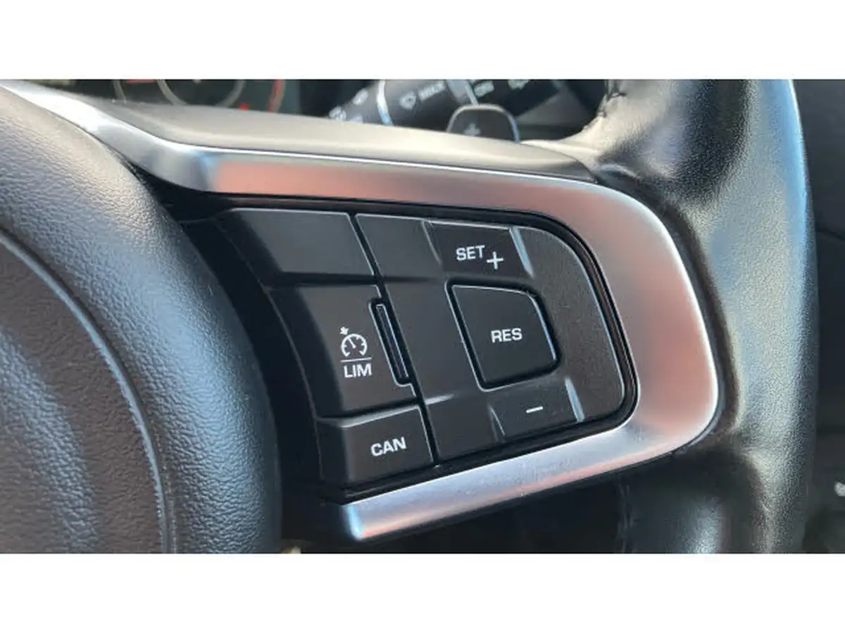 2019-jaguar-e-pace-20-i4d-chequered-flag-180ps-big-22