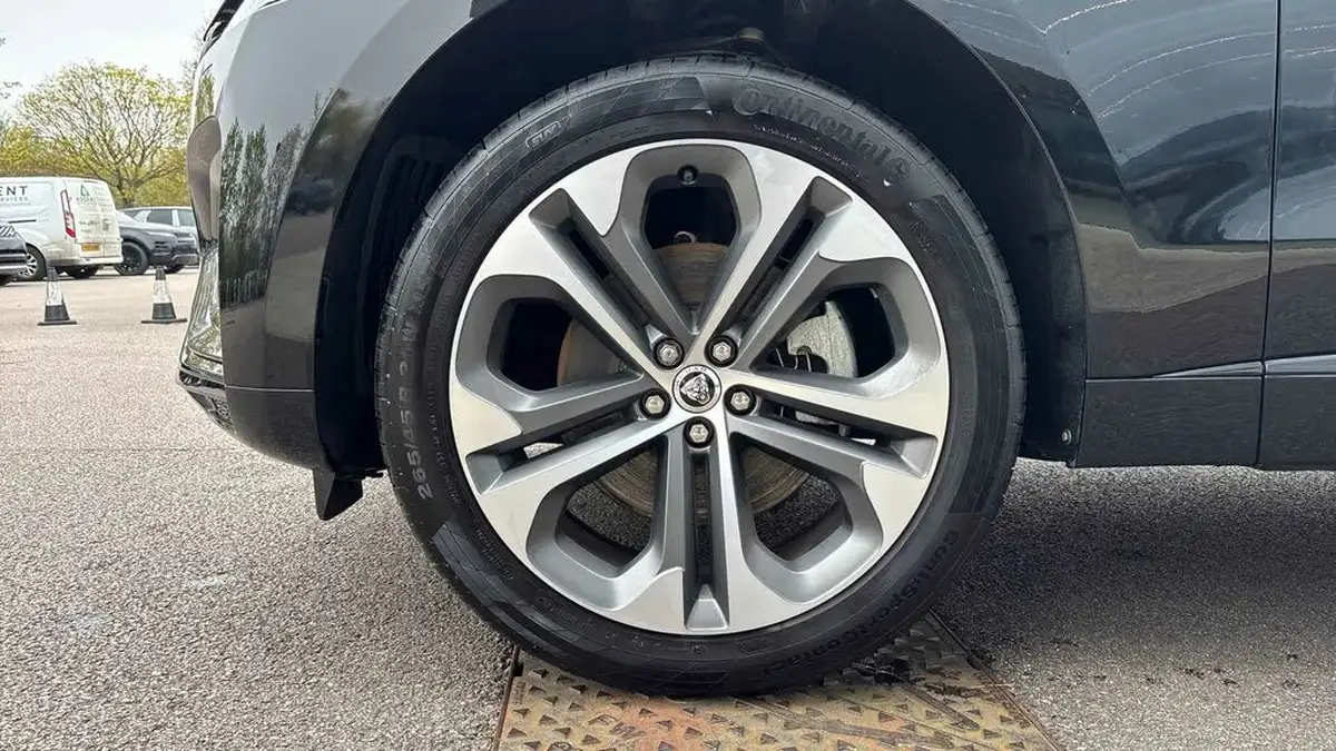 2024-jaguar-f-pace-20-d200-r-dynamic-hse-black-big-24