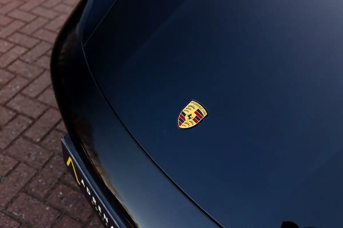 2021-porsche-taycan-e-turbo-s-big-38
